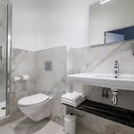 Corner-set Centre