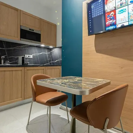 Corner-set Centre *