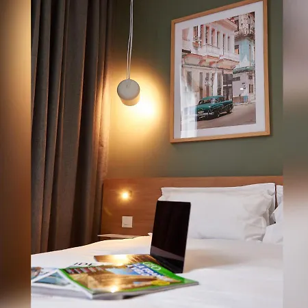 Corner-set Centre * Cholet