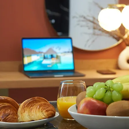 דירה Corner-set Centre