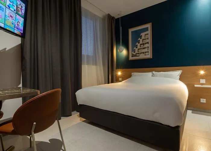 Corner-set Centre 公寓