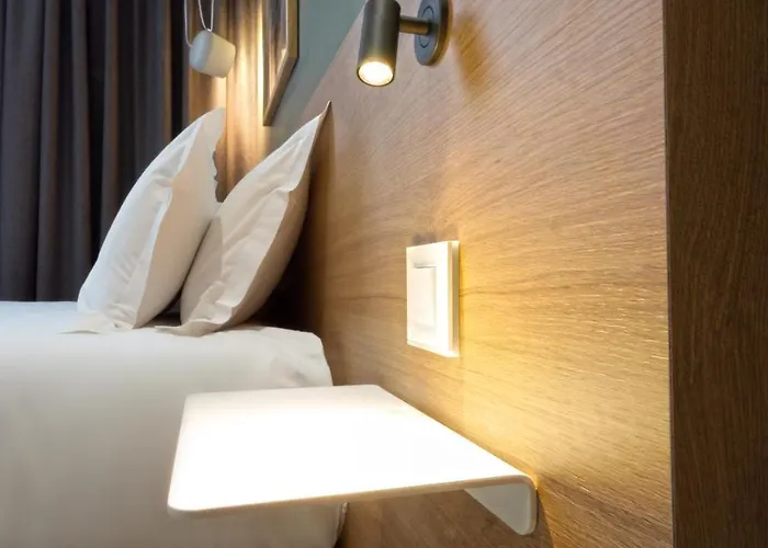 Corner-set Centre 公寓 *