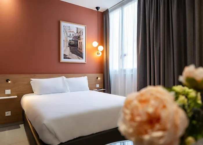 Corner-set Centre * 绍莱